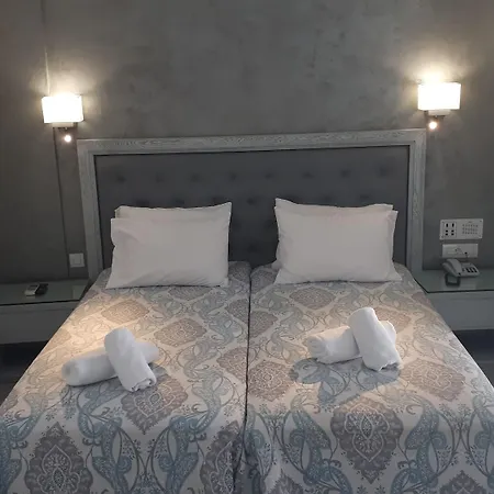 Anita Hotel- Adults Only מלון העיירה רתימנו