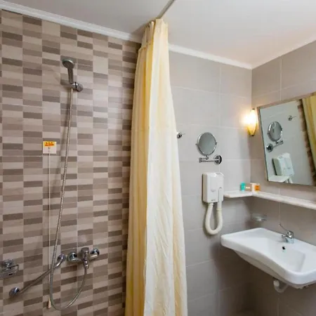 מלון Anita Hotel- Adults Only 3*