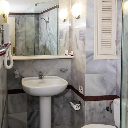 מלון Anita Hotel- Adults Only 3*