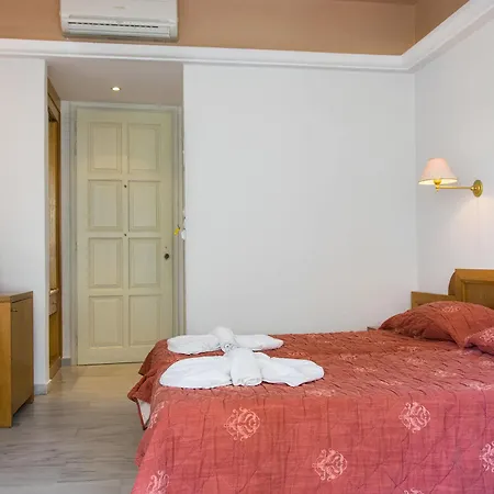 Anita Hotel- Adults Only העיירה רתימנו